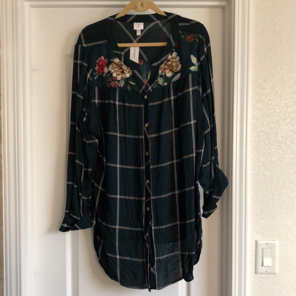 Dress barn green lined shirt with flowers around neck button down
